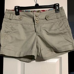 High waist style shorts